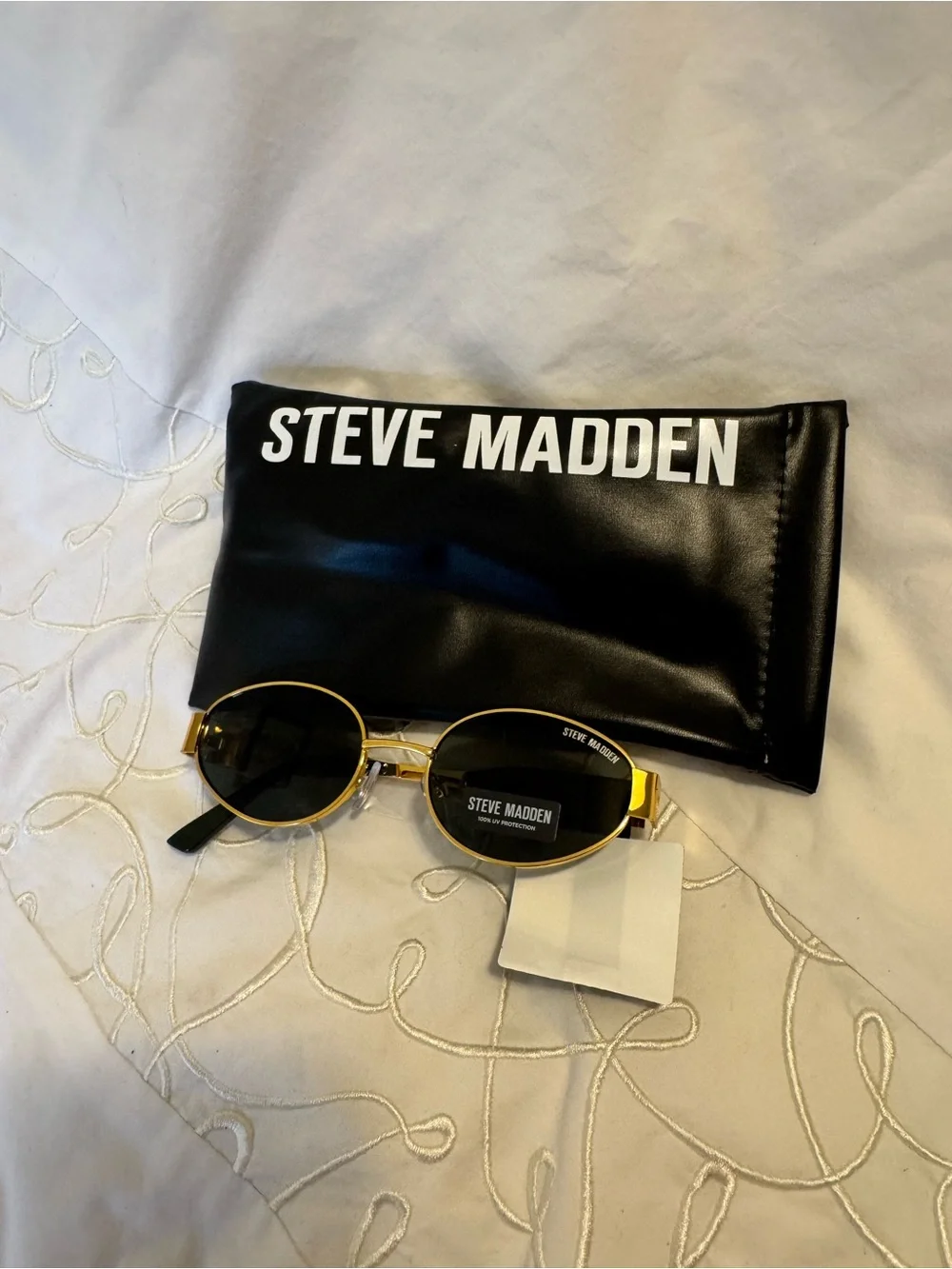 Steve Madden Mystie Oval Sunglasses Gold Frame Green Black Lens Women’s w/ Case